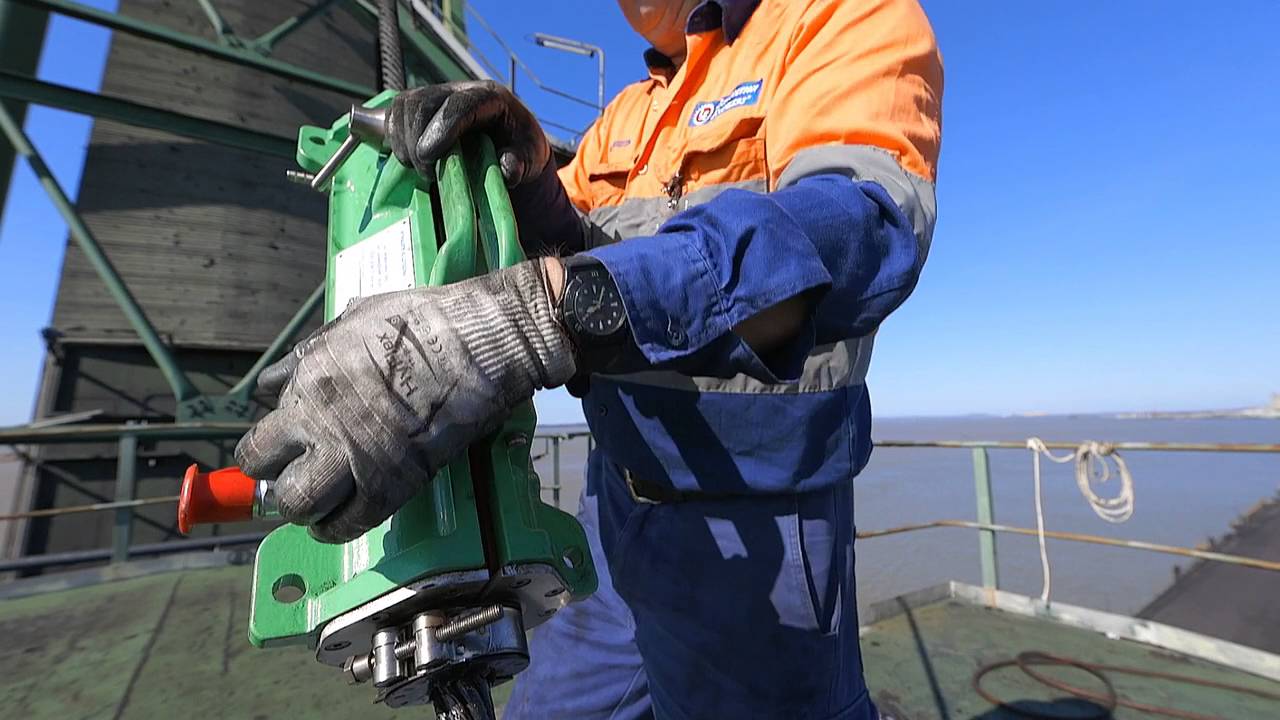 Viper WRL lubricating a wire rope